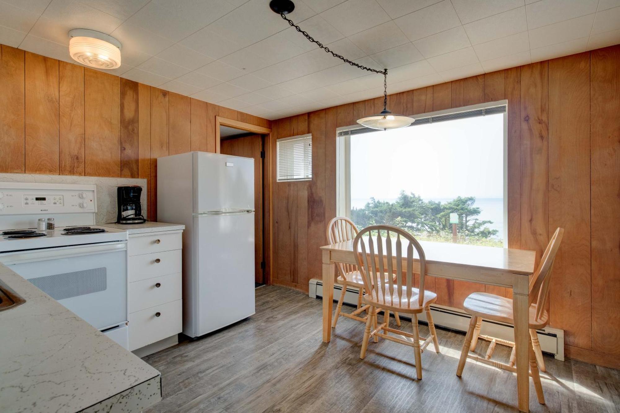 Ester Lee Oceanview Inn Lincoln City Bagian luar foto