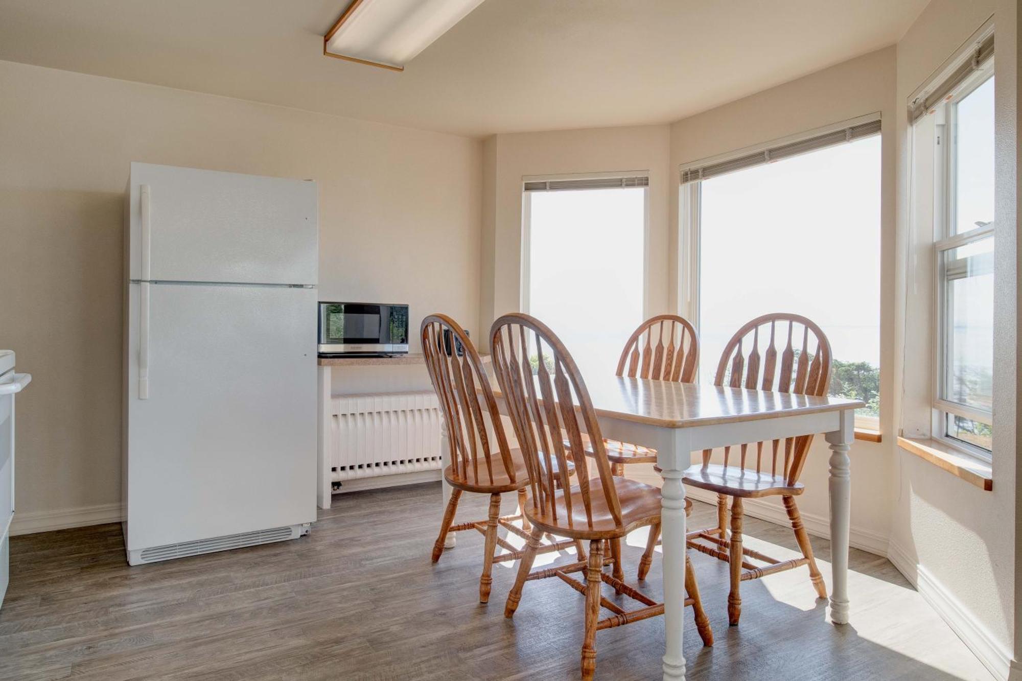 Ester Lee Oceanview Inn Lincoln City Bagian luar foto