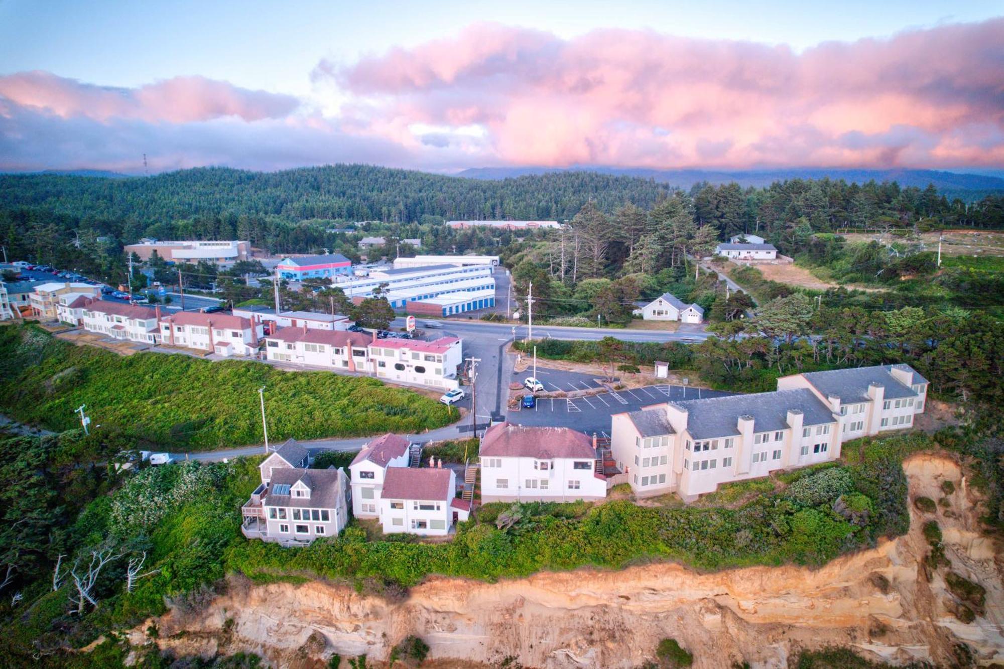 Ester Lee Oceanview Inn Lincoln City Bagian luar foto