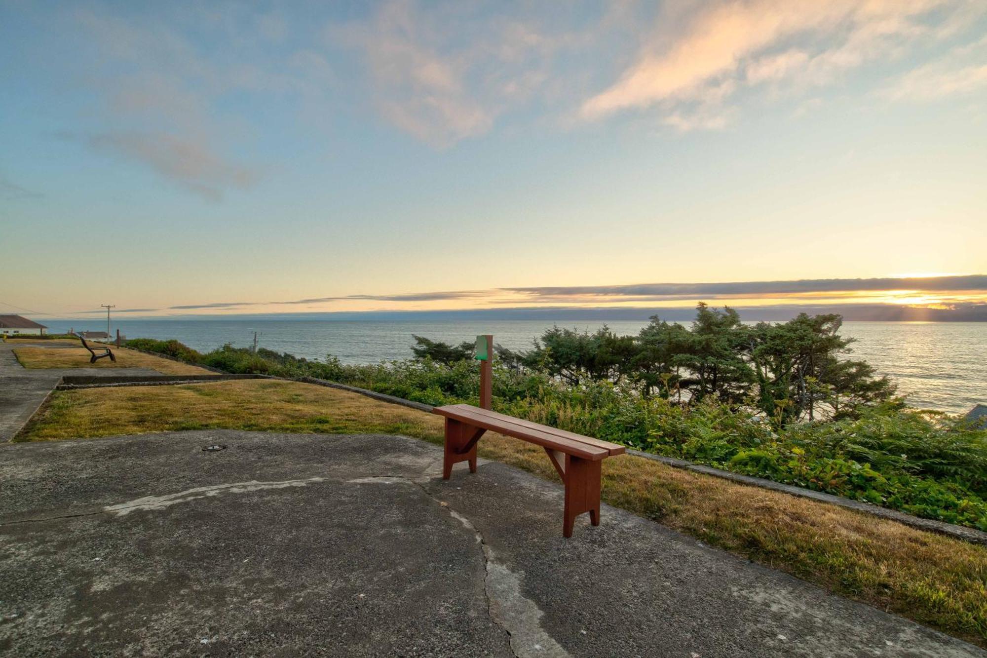 Ester Lee Oceanview Inn Lincoln City Bagian luar foto