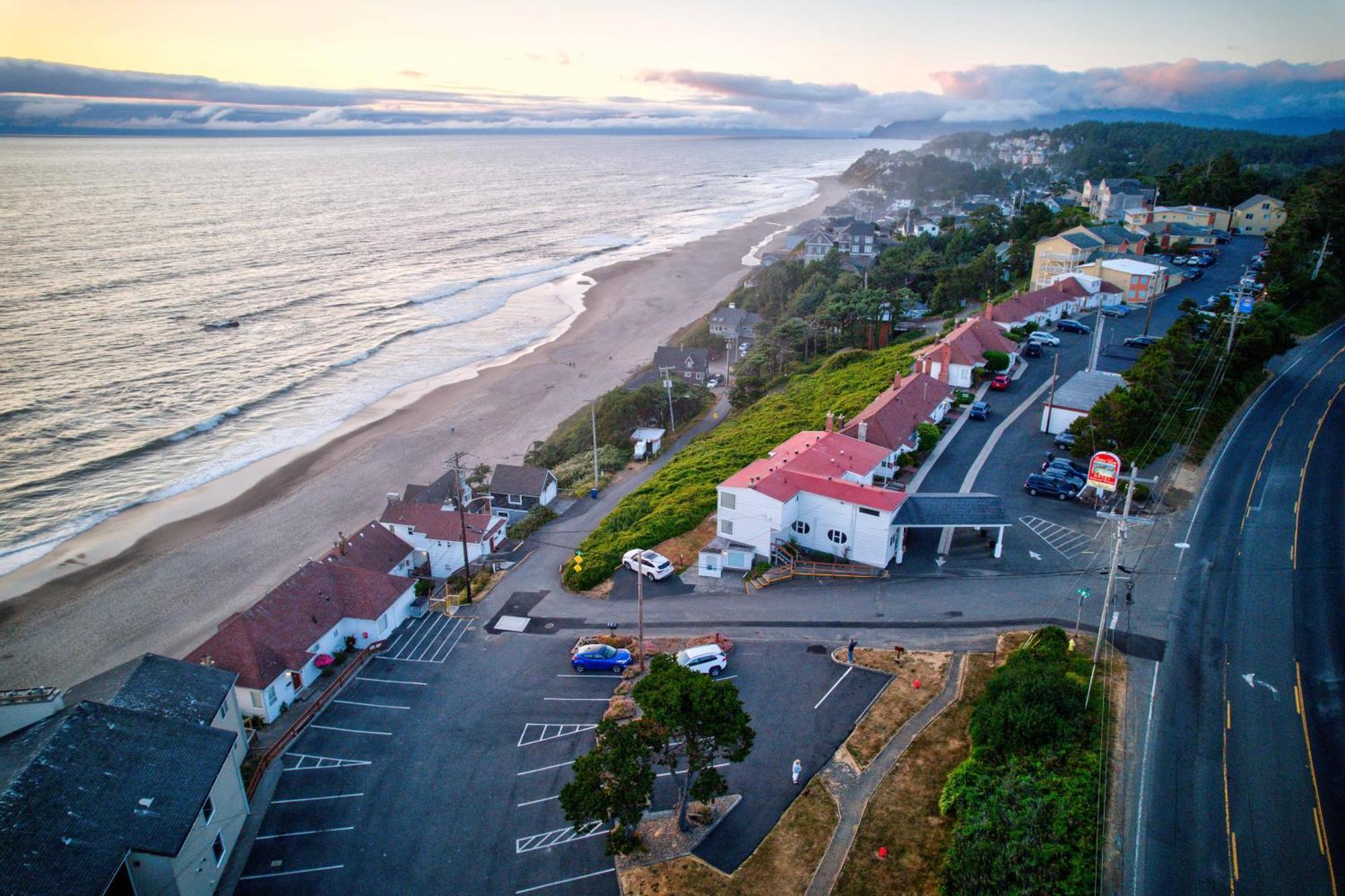 Ester Lee Oceanview Inn Lincoln City Bagian luar foto