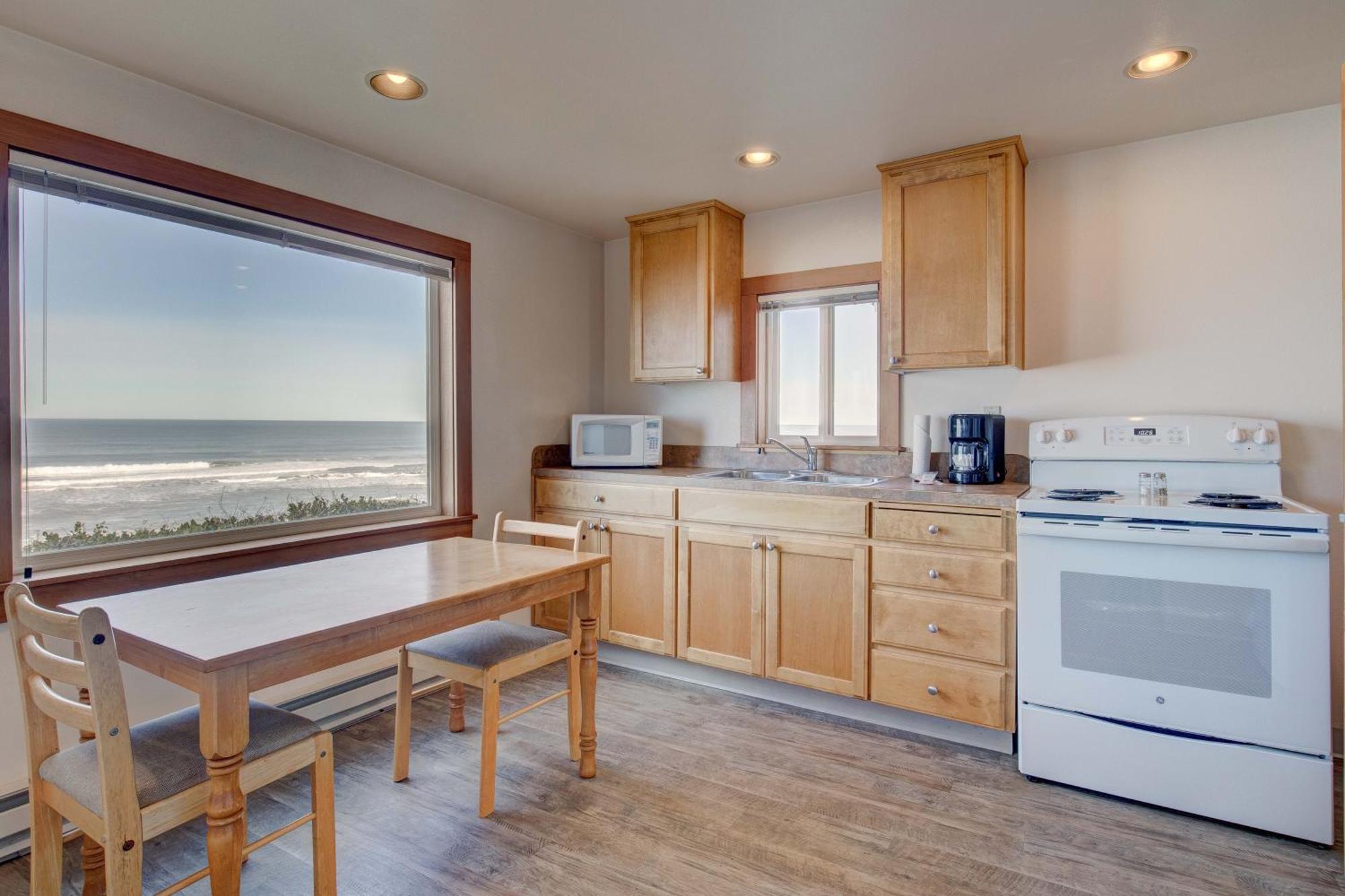 Ester Lee Oceanview Inn Lincoln City Bagian luar foto